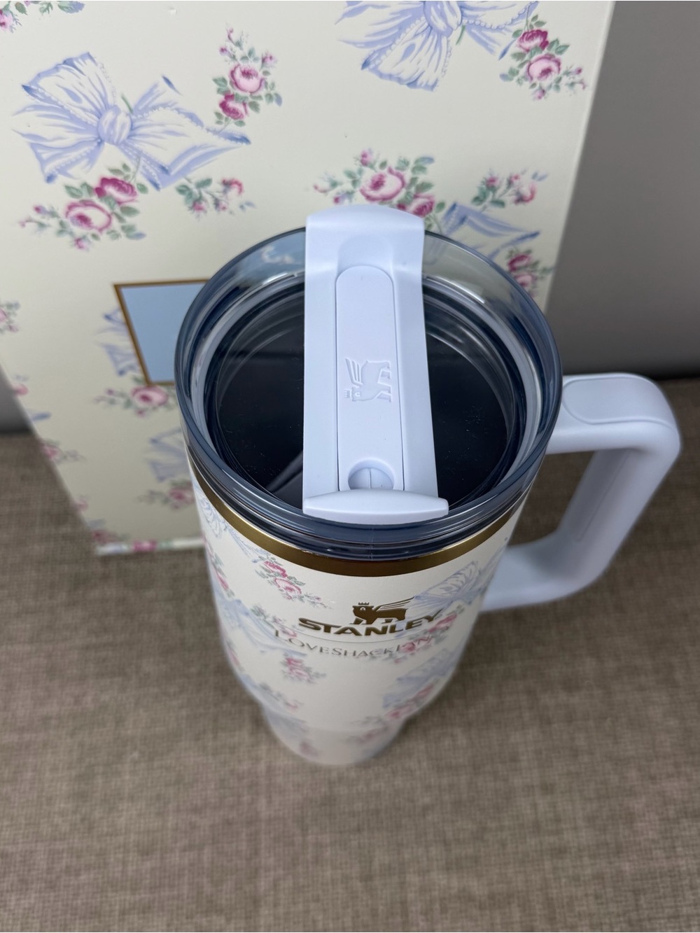 New The Stanley X LoveShackFancy 40oz Rosa Beaux Blue Holiday Quencher Tumbler - Picture 9 of 14